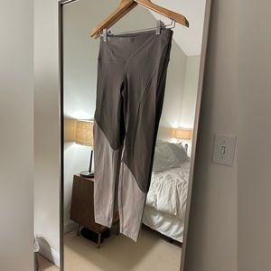 Lululemon Grey/White Two Tone Leggings Size 6